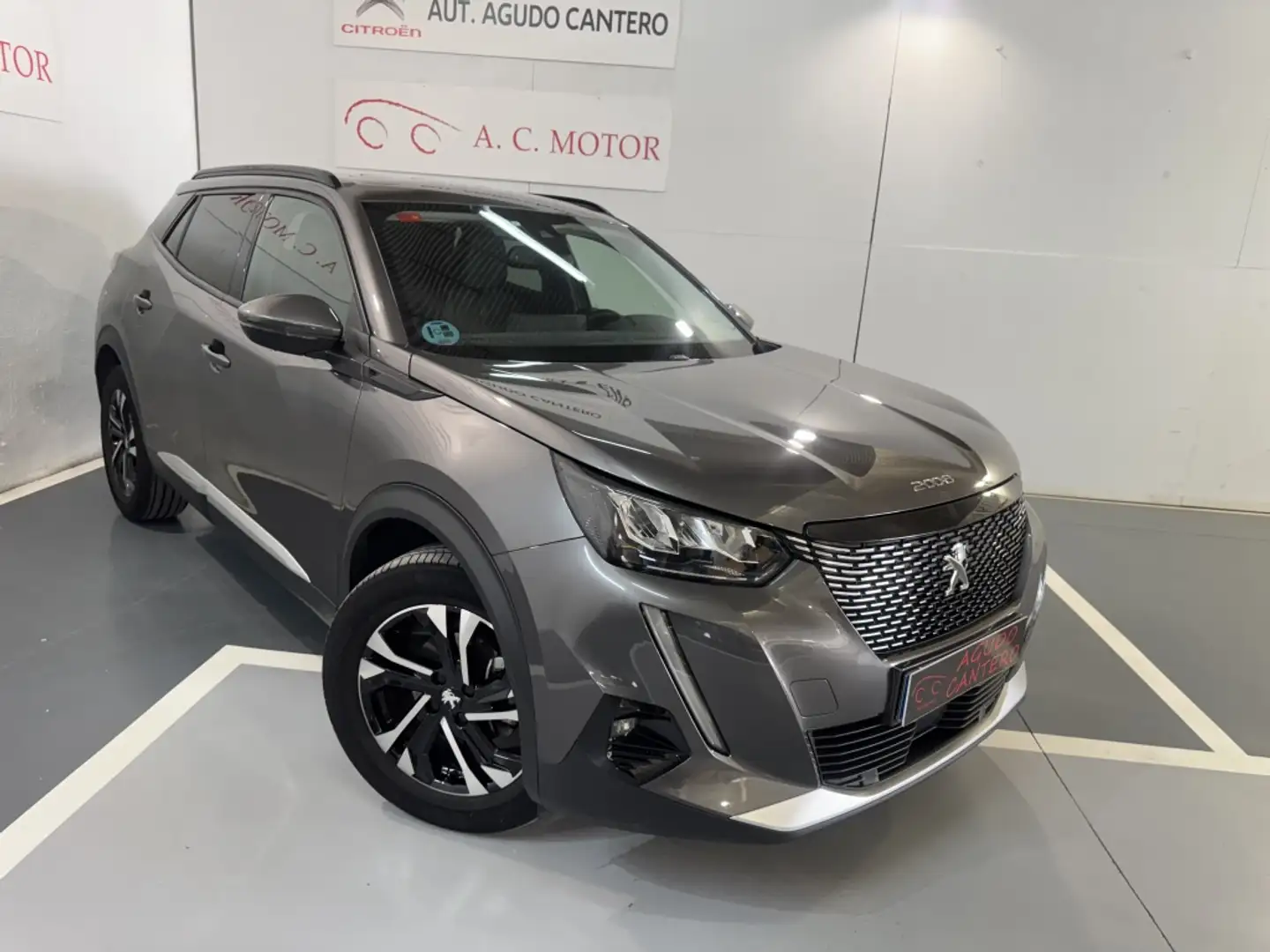 Peugeot 2008 1.5BlueHDi S&S Allure Pack 110 Gris - 1