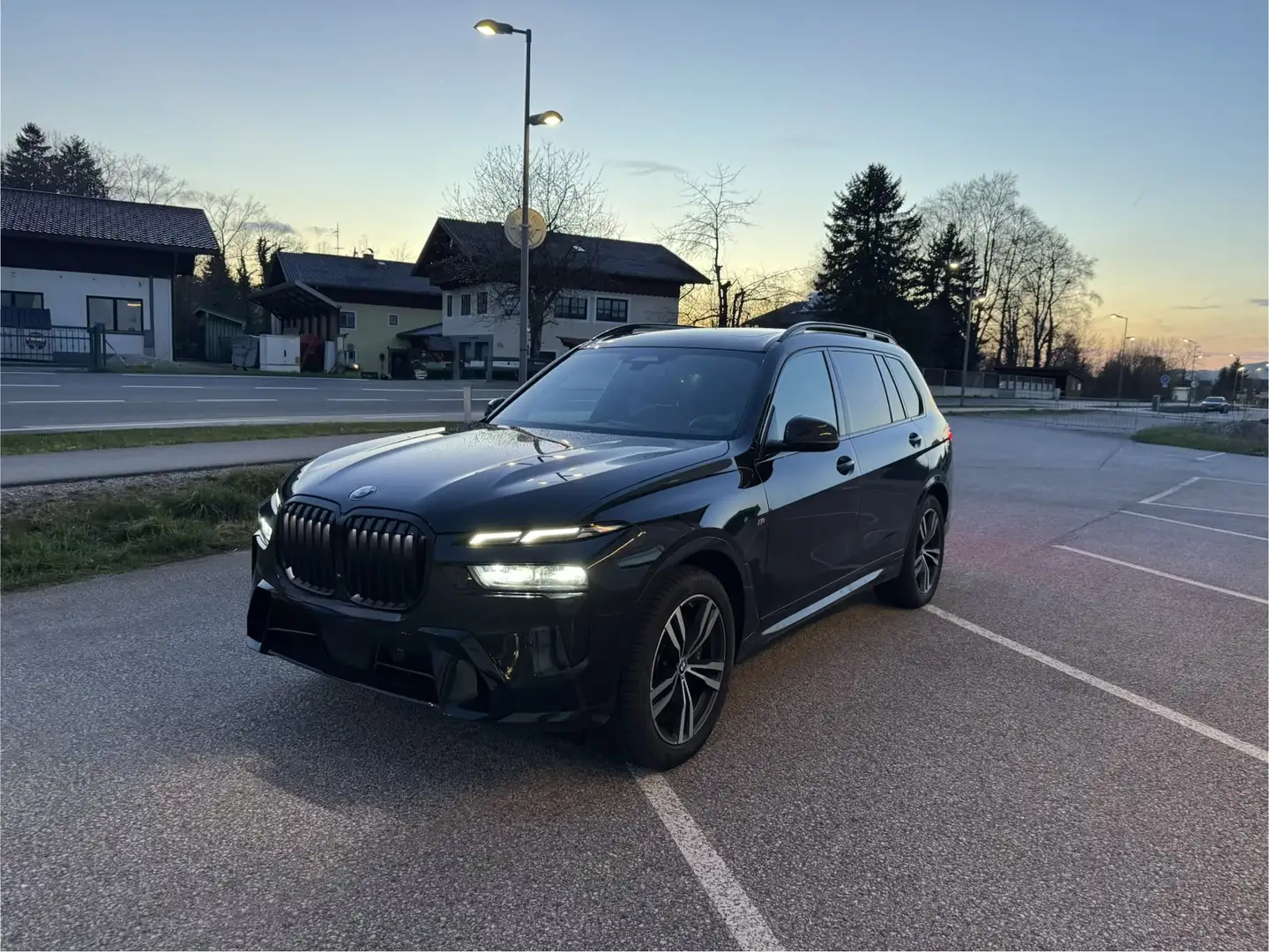 BMW X7 xDrive40d *M-Sportpaket Pro  *Integral-Akti Schwarz - 1