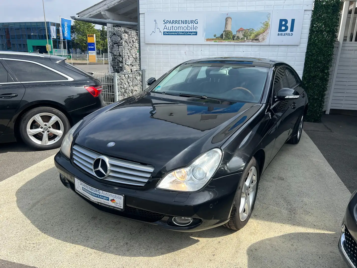 Mercedes-Benz CLS 500 5L| 306PS| SHZ| Panoramadach| TÜV Neu| Schwarz - 1