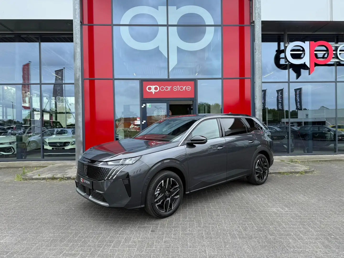 Peugeot 5008 1.2 Hybrid 145 Allure Grijs - 1