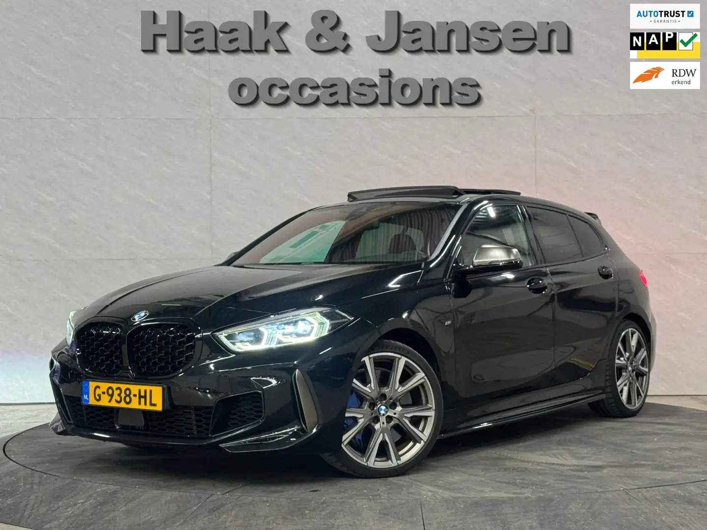 BMW 135 1-serie M135i xDrive High Executive Panoramadak Ke Zwart - 1
