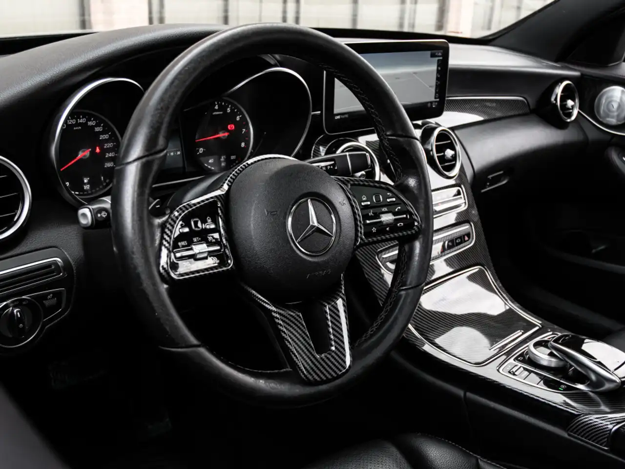 Mercedes-Benz C-Class снимка Mercedes-Benz C-Class
