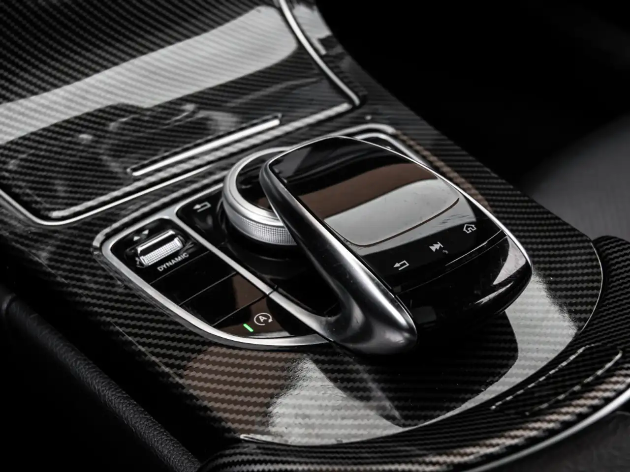 Mercedes-Benz C-Class снимка Mercedes-Benz C-Class