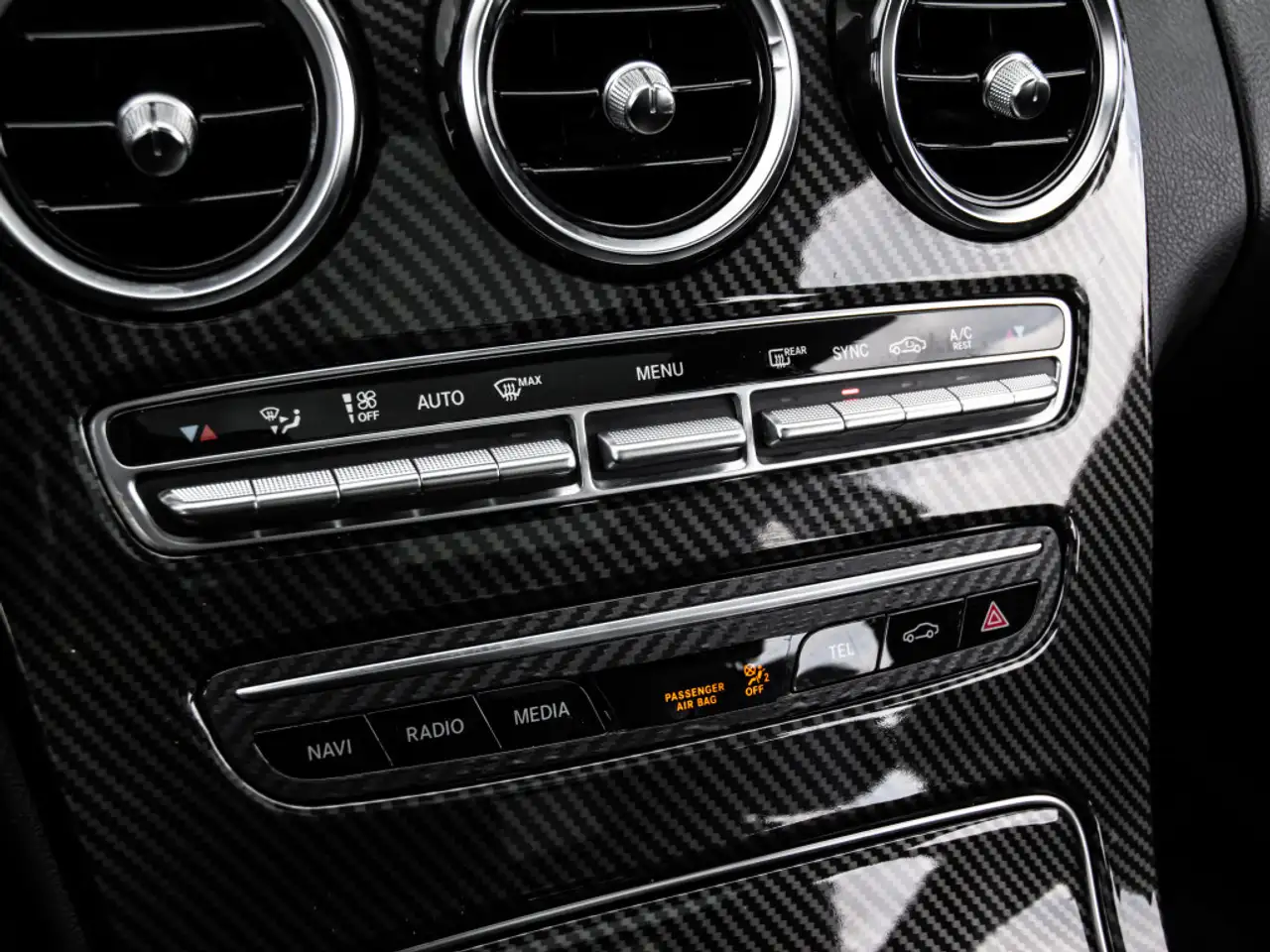 Mercedes-Benz C-Class снимка Mercedes-Benz C-Class