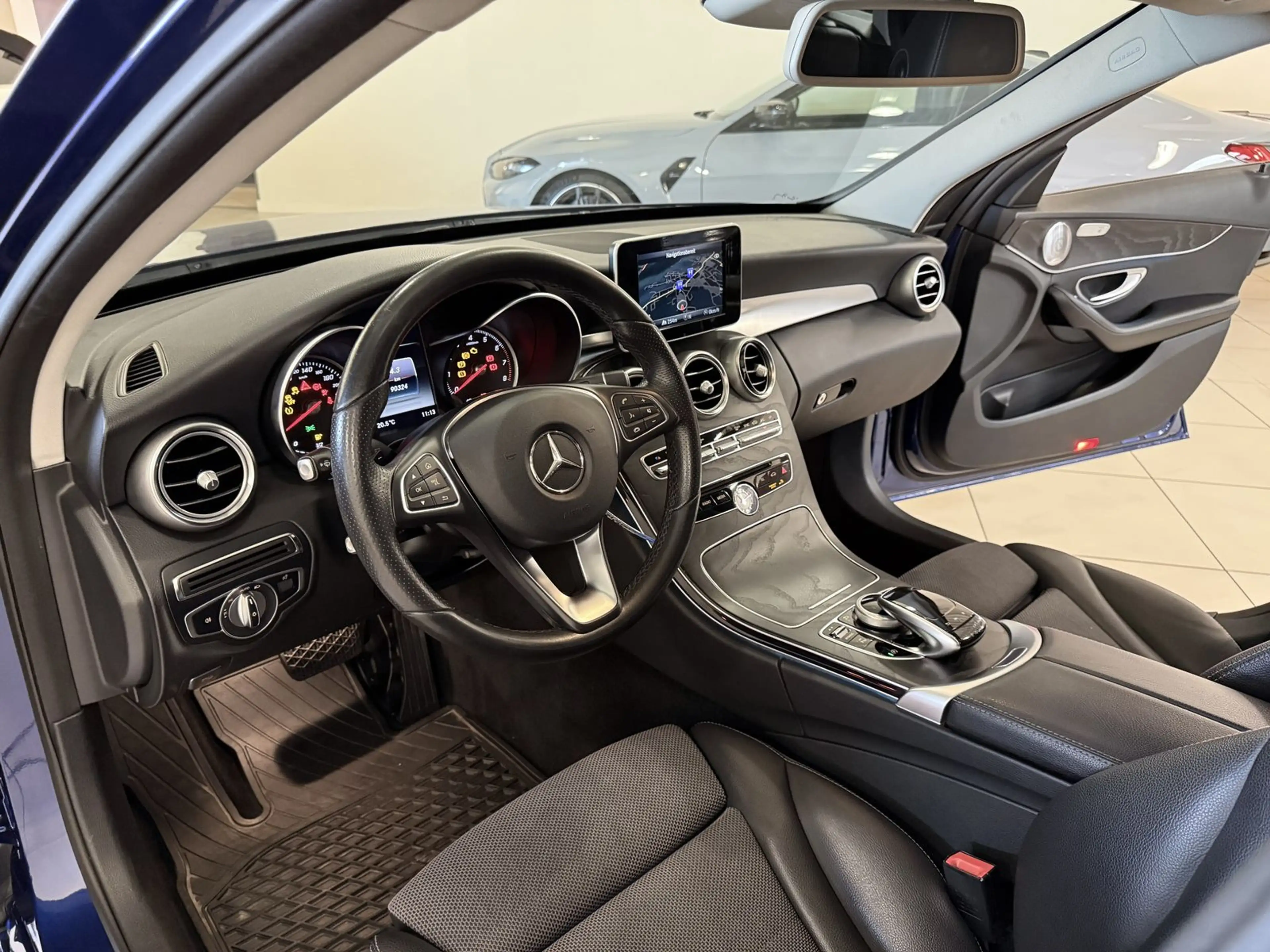 Mercedes-Benz C 250 CGI Avantgarde *2.Hand-Night-Burmester-AHK — photo 11