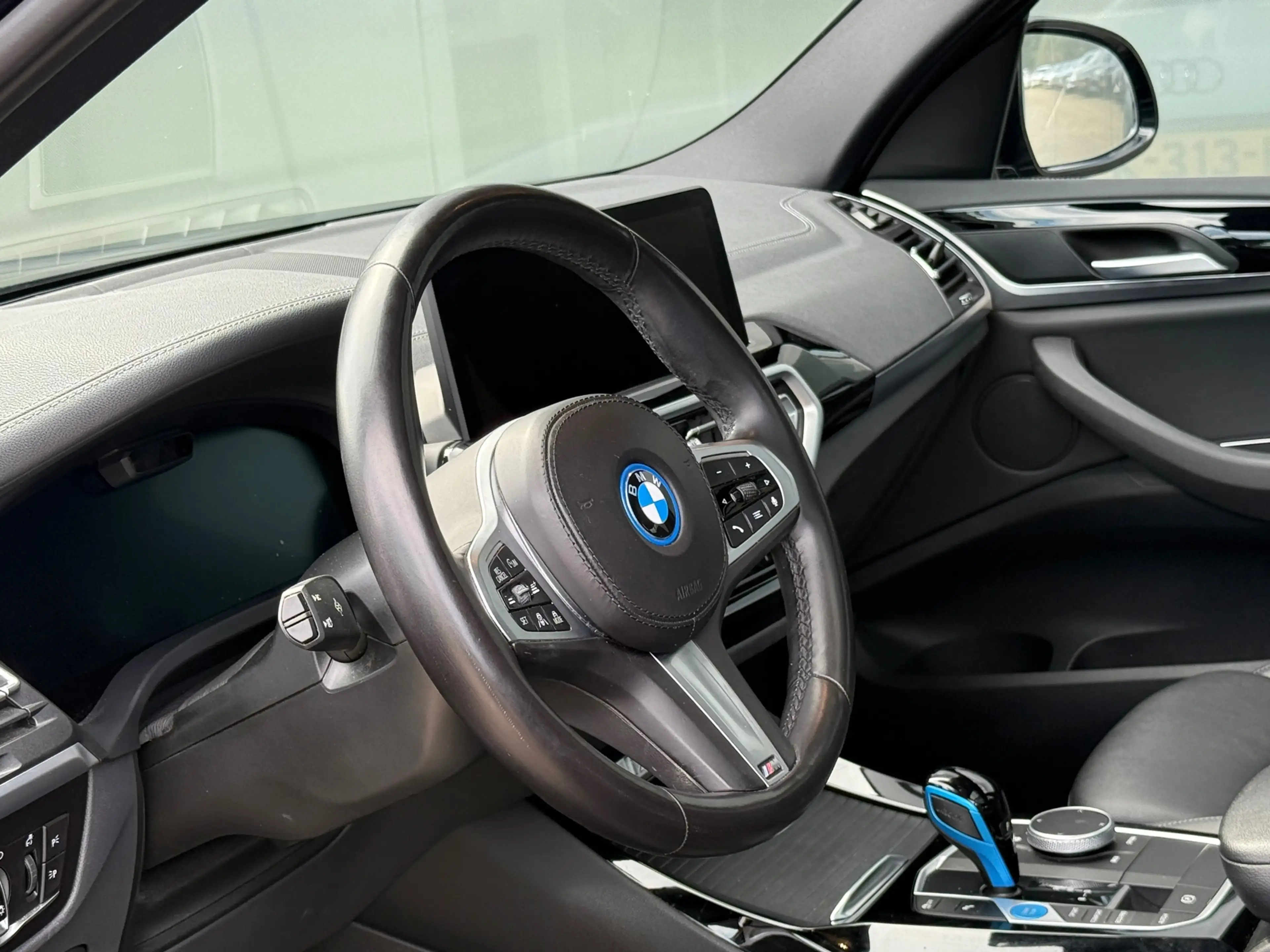 BMW iX3 Executive 80 kWh 98% SOH Shadow Line Pano|Leder|Tr — photo 25