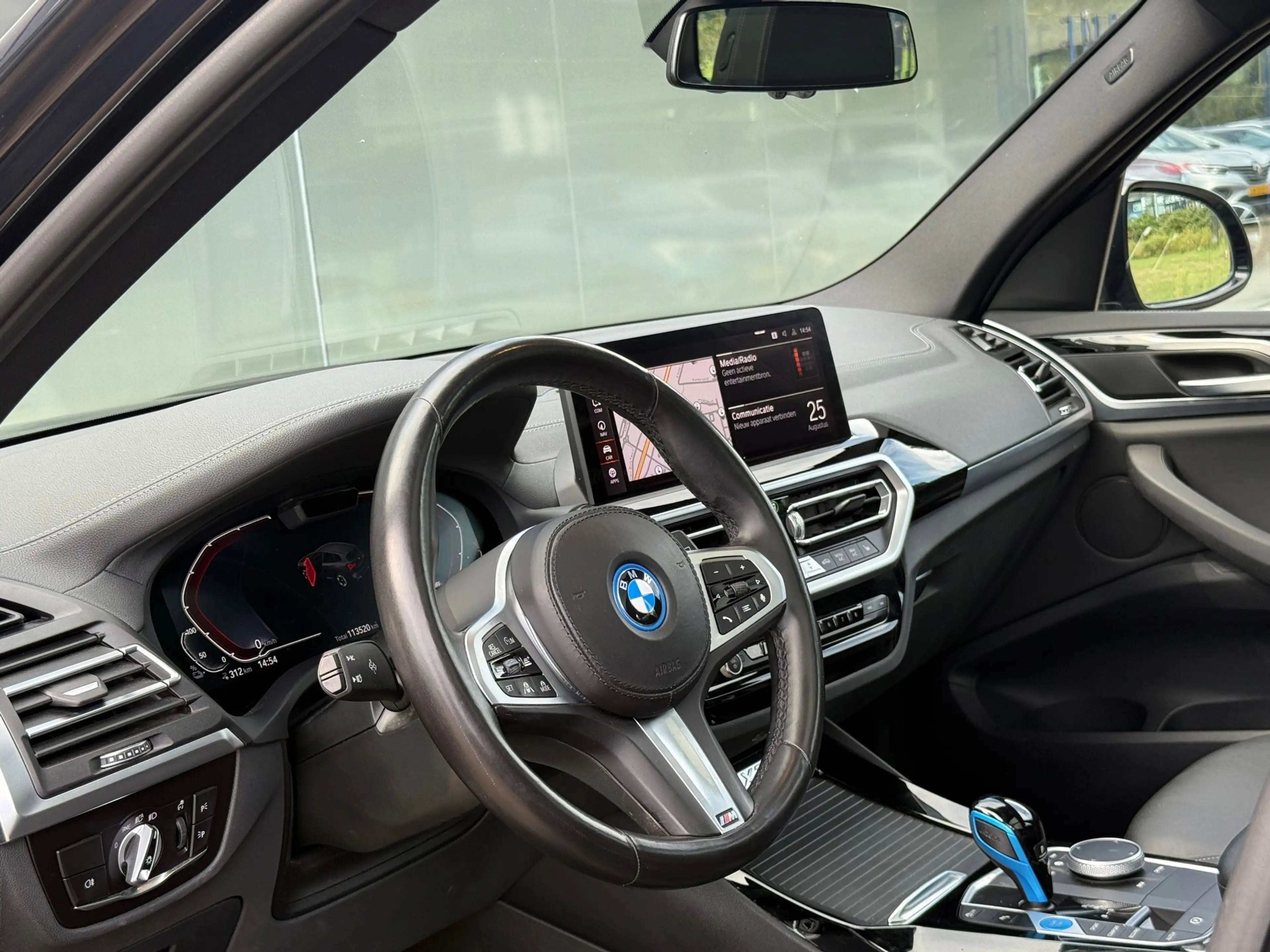 BMW iX3 Executive 80 kWh 98% SOH Shadow Line Pano|Leder|Tr — photo 11