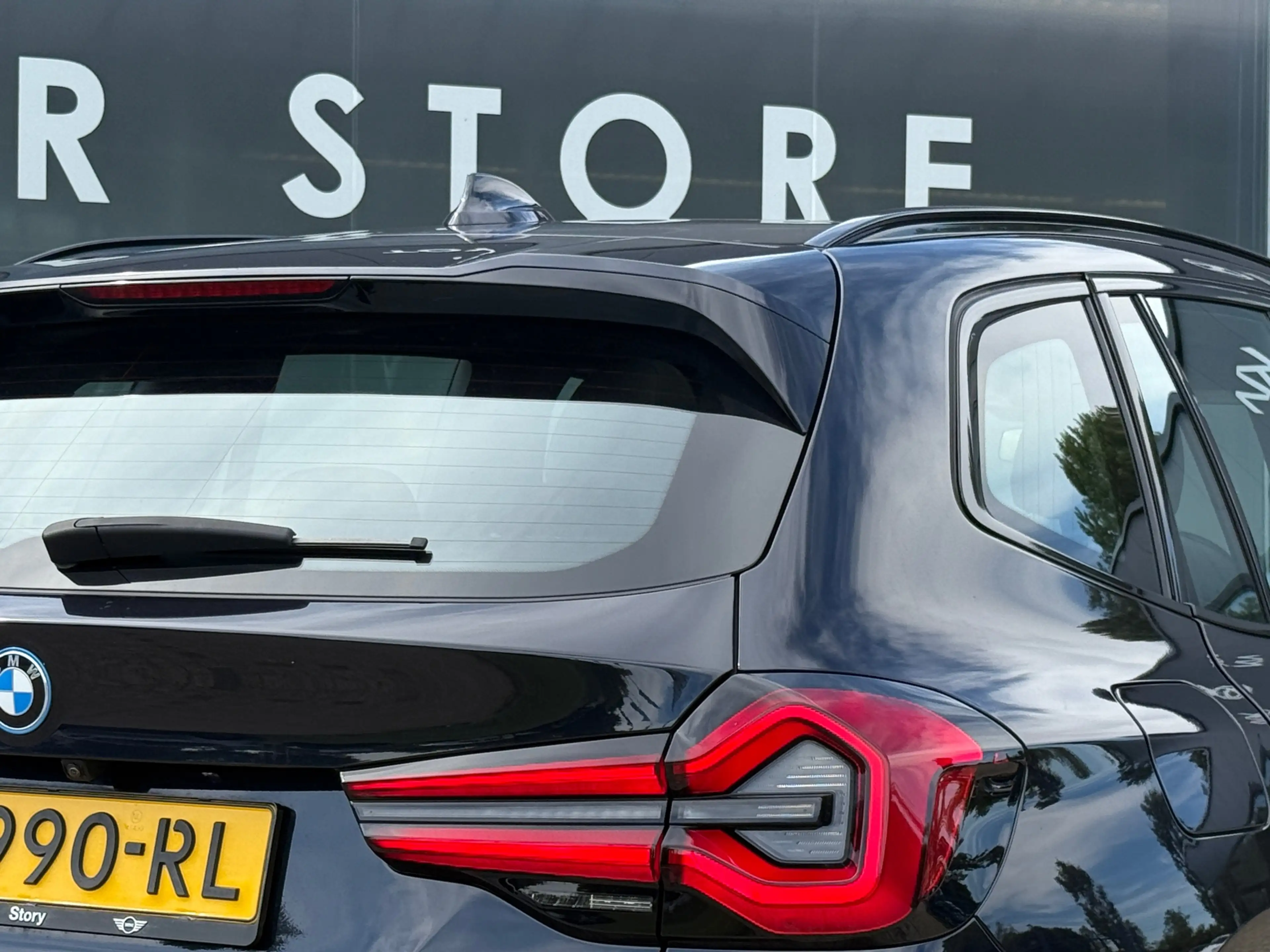 BMW iX3 Executive 80 kWh 98% SOH Shadow Line Pano|Leder|Tr — photo 9