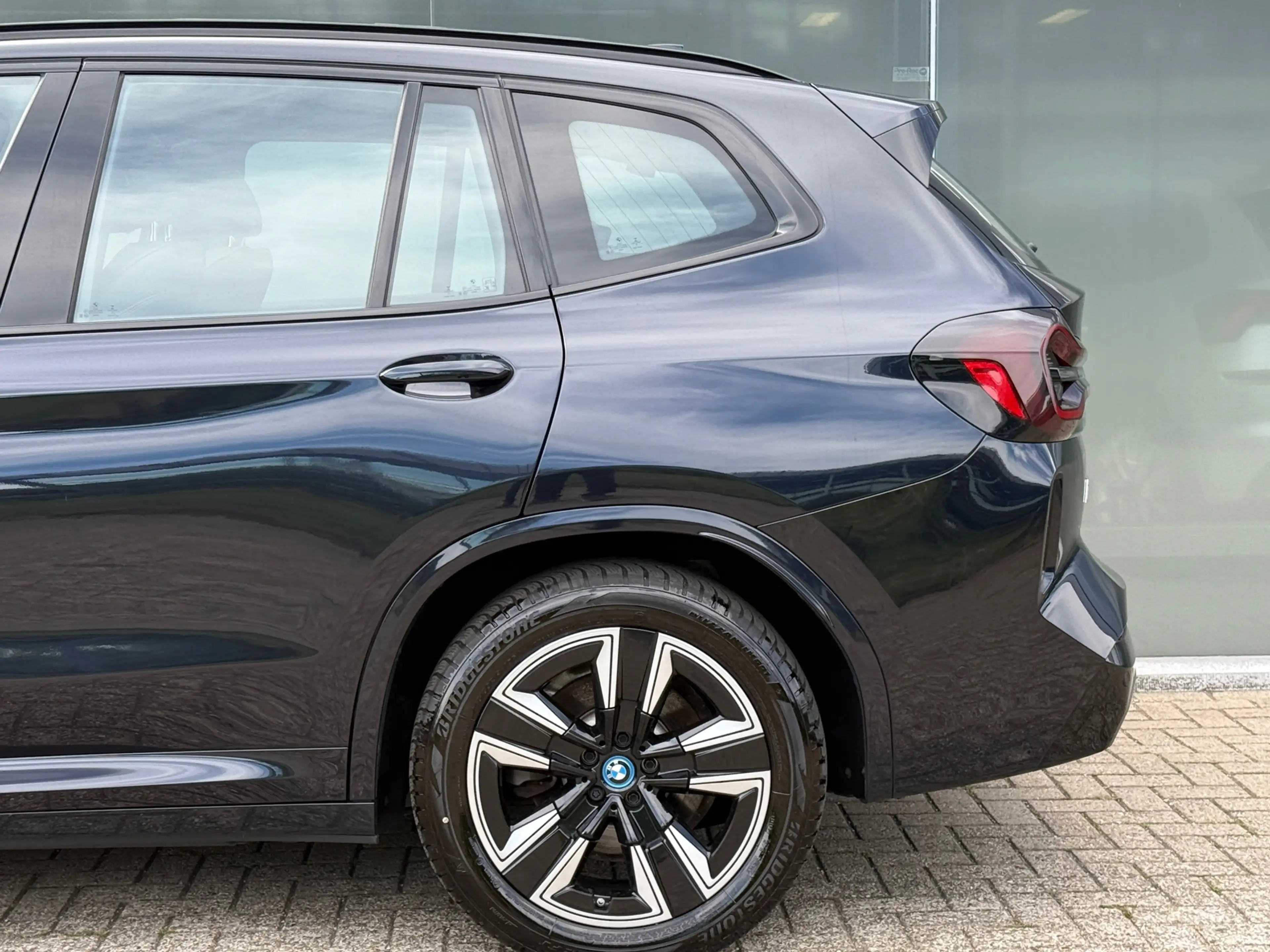 BMW iX3 Executive 80 kWh 98% SOH Shadow Line Pano|Leder|Tr — photo 17