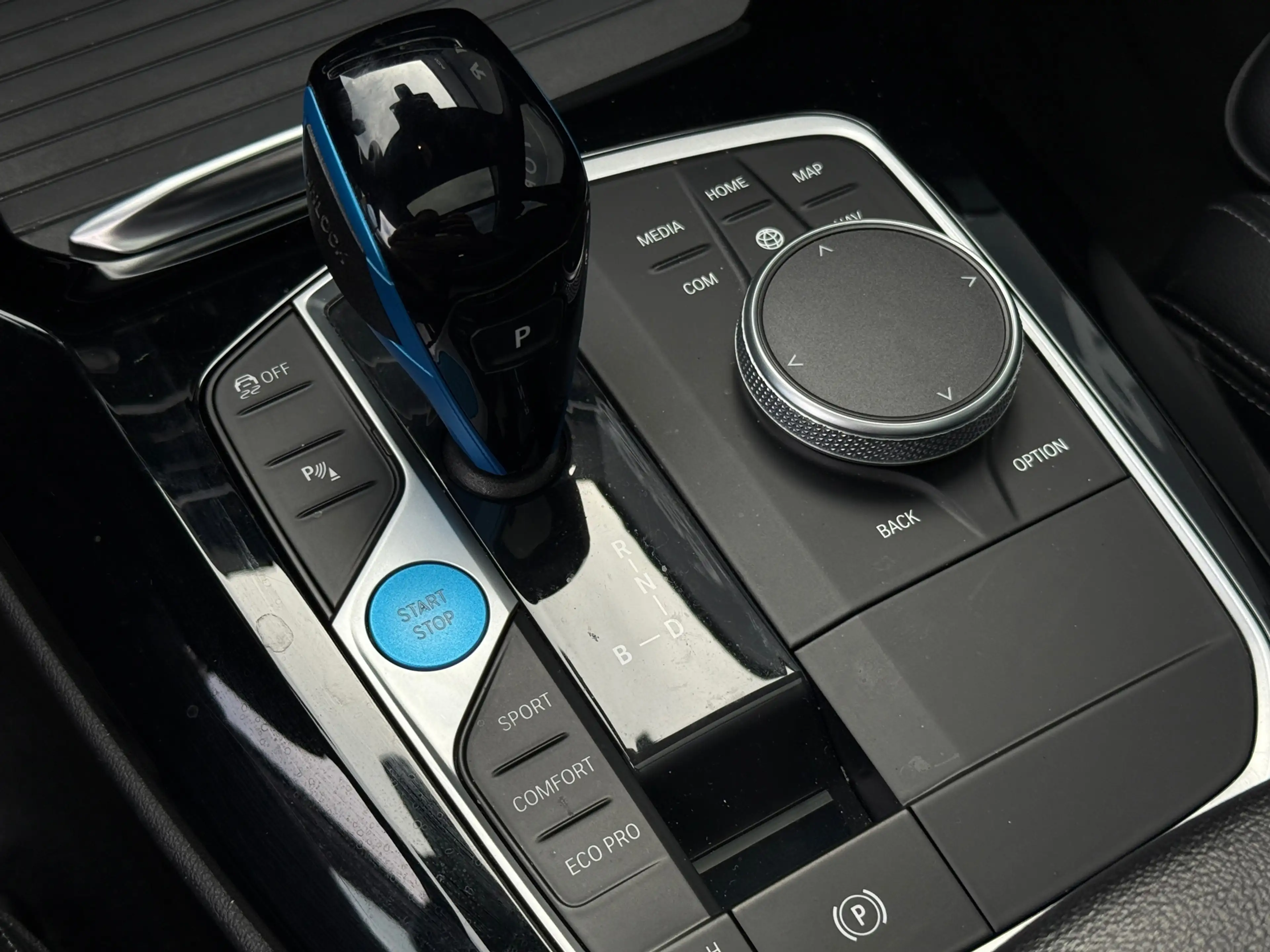 BMW iX3 Executive 80 kWh 98% SOH Shadow Line Pano|Leder|Tr — photo 22