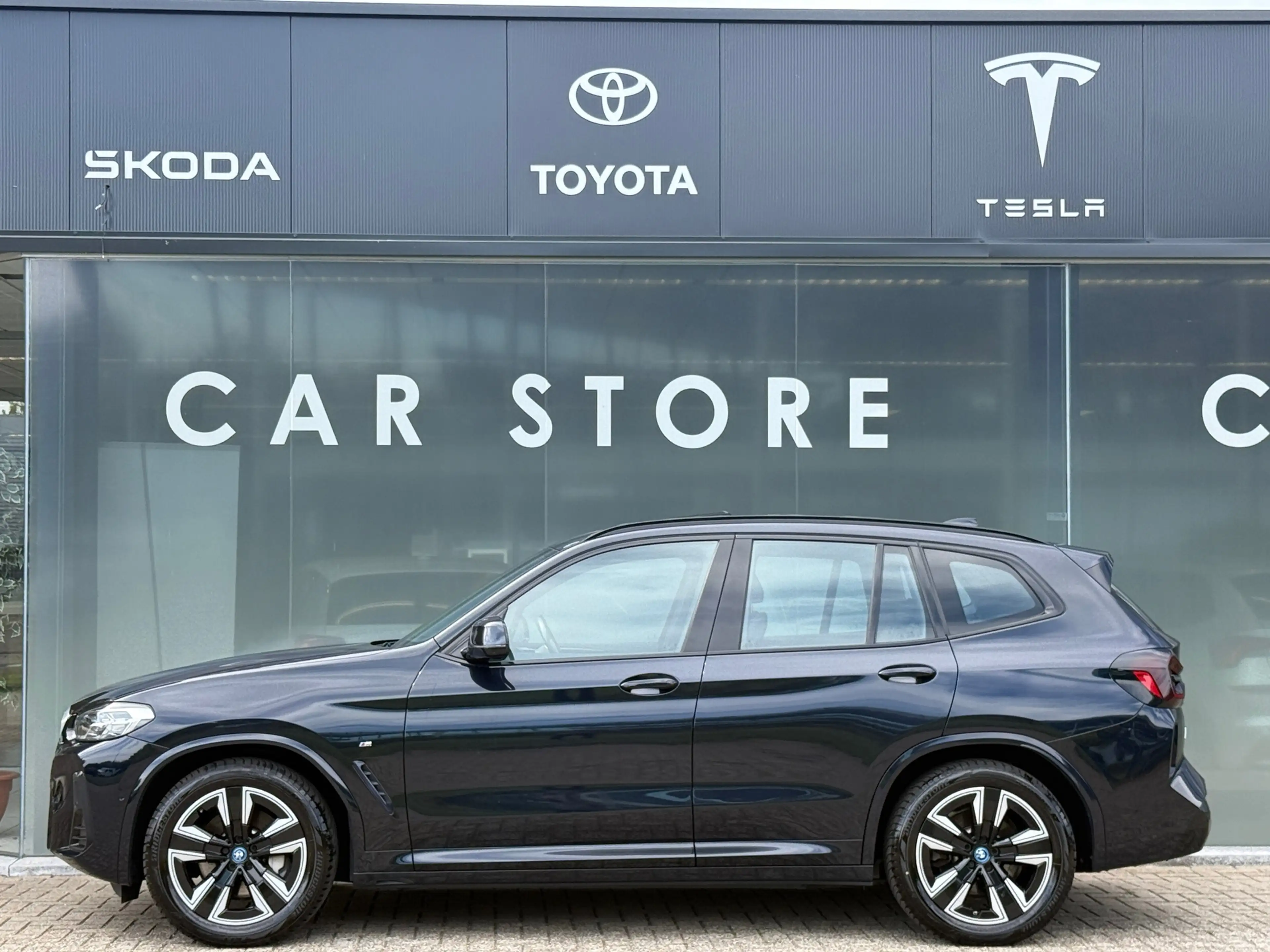 BMW iX3 Executive 80 kWh 98% SOH Shadow Line Pano|Leder|Tr — photo 6