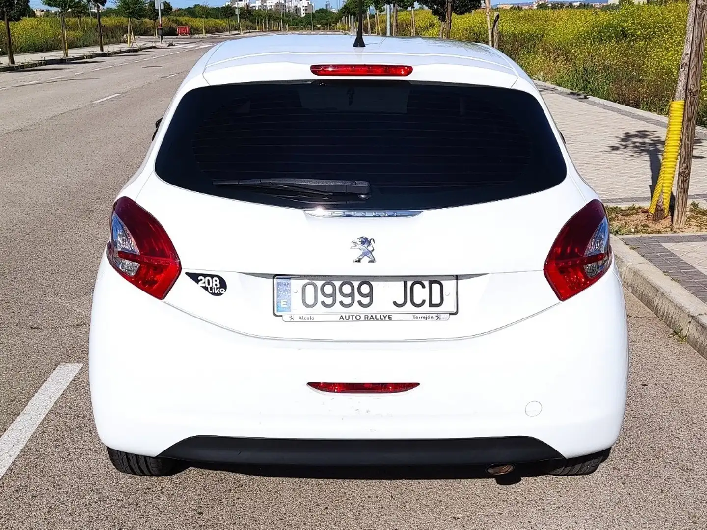 Peugeot 208 1.4HDi Like Blanco - 2