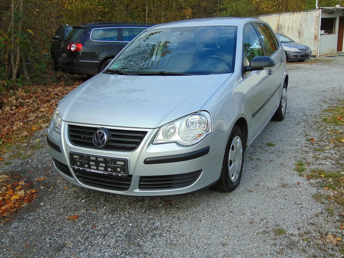 Volkswagen Polo Trendline   5 türig  automatik Grau - 2