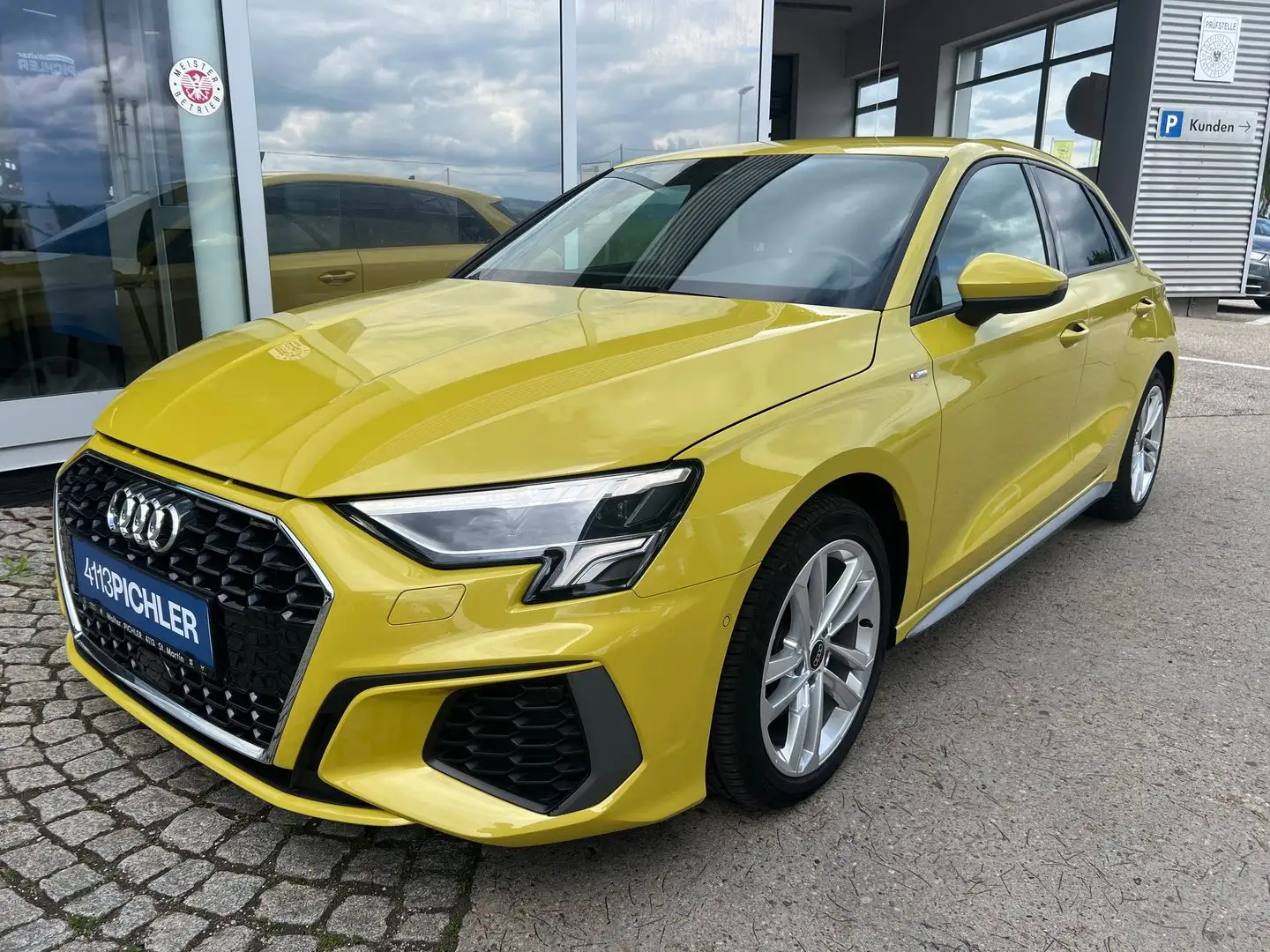 Audi A3 40 TFSI quattro S line ext Gelb - 1