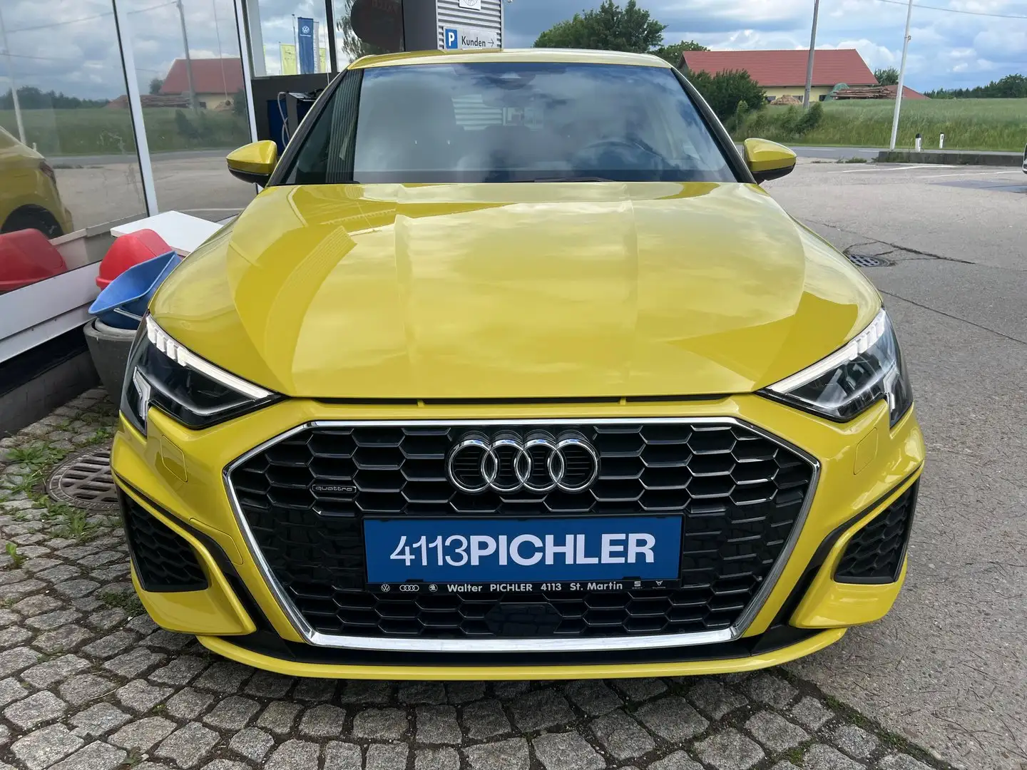Audi A3 40 TFSI quattro S line ext Gelb - 2