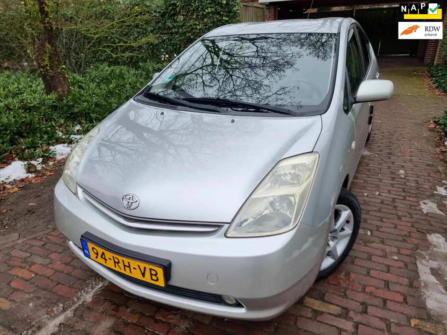 Toyota Prius HYBRID 1.5 VVT-i Bns Navi/JBL/Keyless EXPORT! Grau - 1