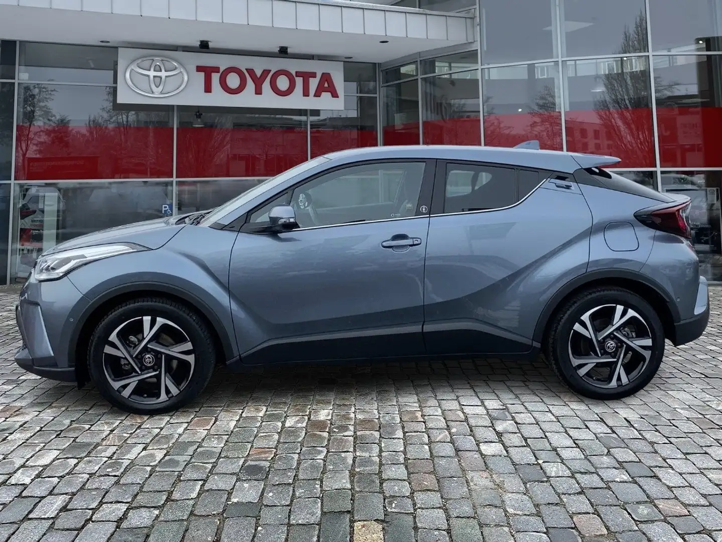 Toyota C-HR 2.0 Team D Top gewartet* wenig Laufleistung Grau - 2