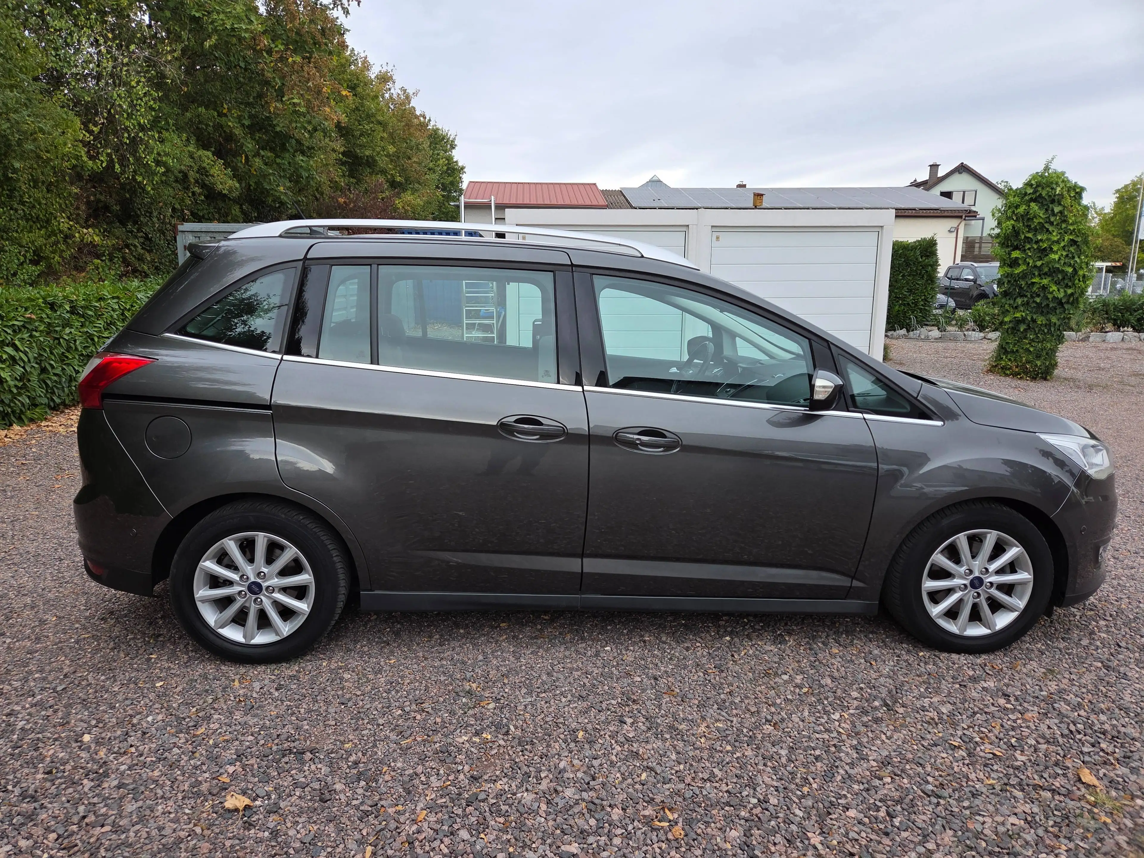 Ford Grand C-Max Titanium — photo 10