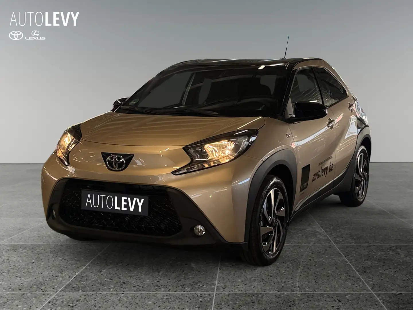 Toyota Aygo 1.0 Teamplayer FLA SpurH KAM Navi ACC SHZ Schwarz - 2