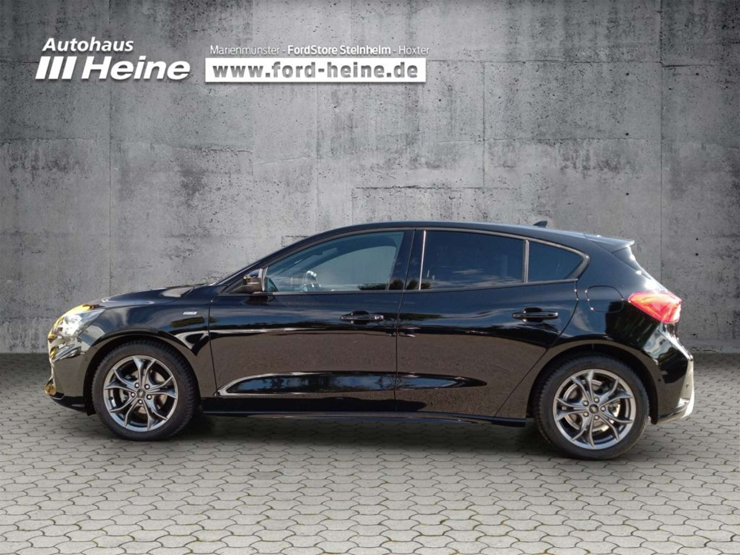 Fahrzeugabbildung Ford Focus 1.0 EcoBoost Start-Stopp-System ST-LINE - mit KI generiert/bearbeitet