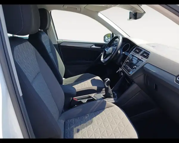 Volkswagen Tiguan view 15