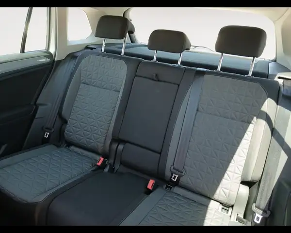 Volkswagen Tiguan view 13