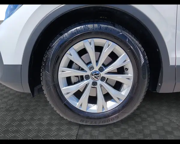 Volkswagen Tiguan view 14