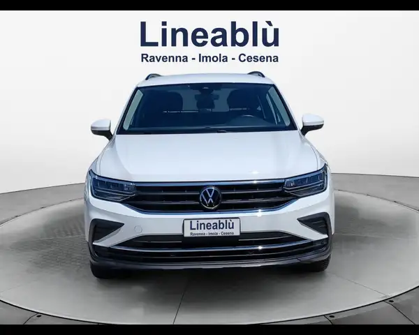Volkswagen Tiguan view 8