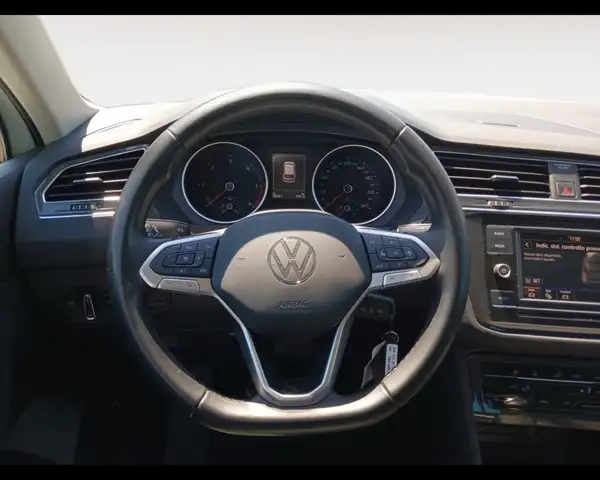 Volkswagen Tiguan view 12
