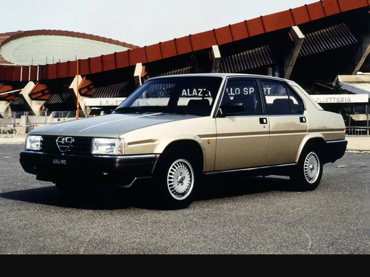 Alfa Romeo 90 Alfa 90 2.0 Iniezione Beige - 1