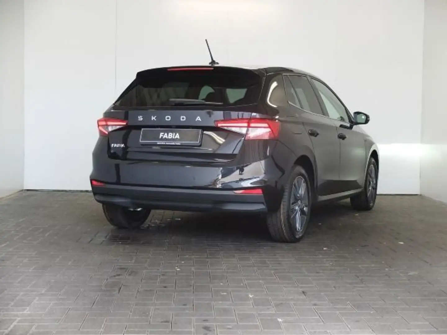 Skoda Fabia DRIVE 1.5 TSI DSG NAVI LED LENKRADHEIZ Nero - 2