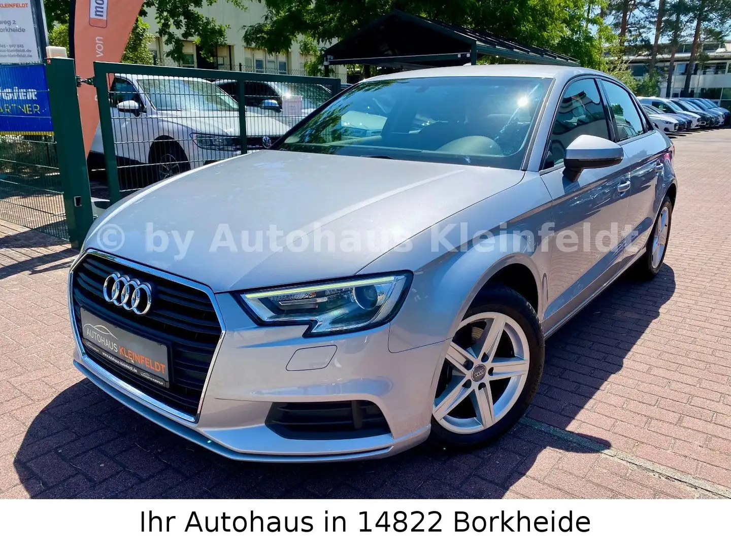 Audi A3 Limousine 30 TFSI |XENON|PDC|AHK|SHZ Argent - 1