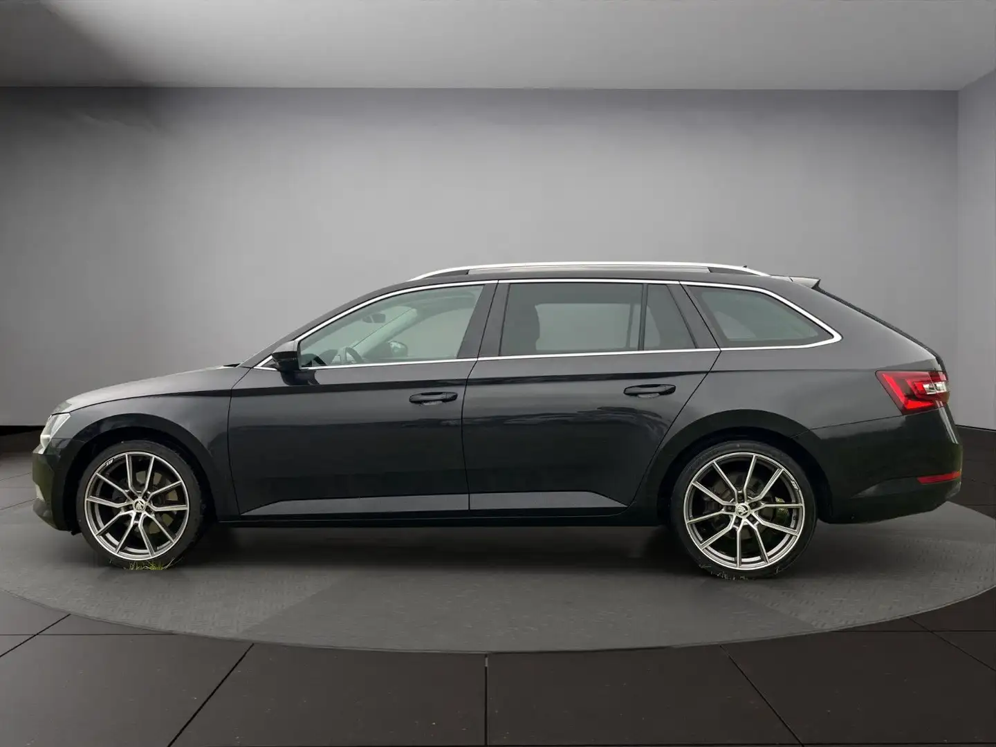 Skoda Superb Combi LED/ACC/AHK/CarPlay/Memory/Ambiente Schwarz - 2