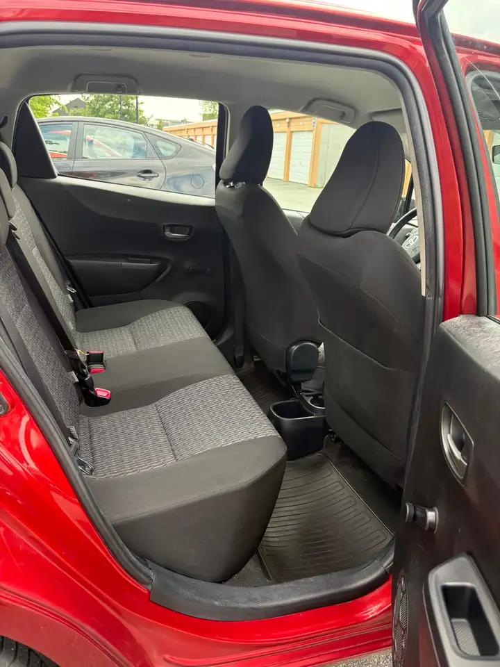 Toyota Yaris Yaris — photo 2
