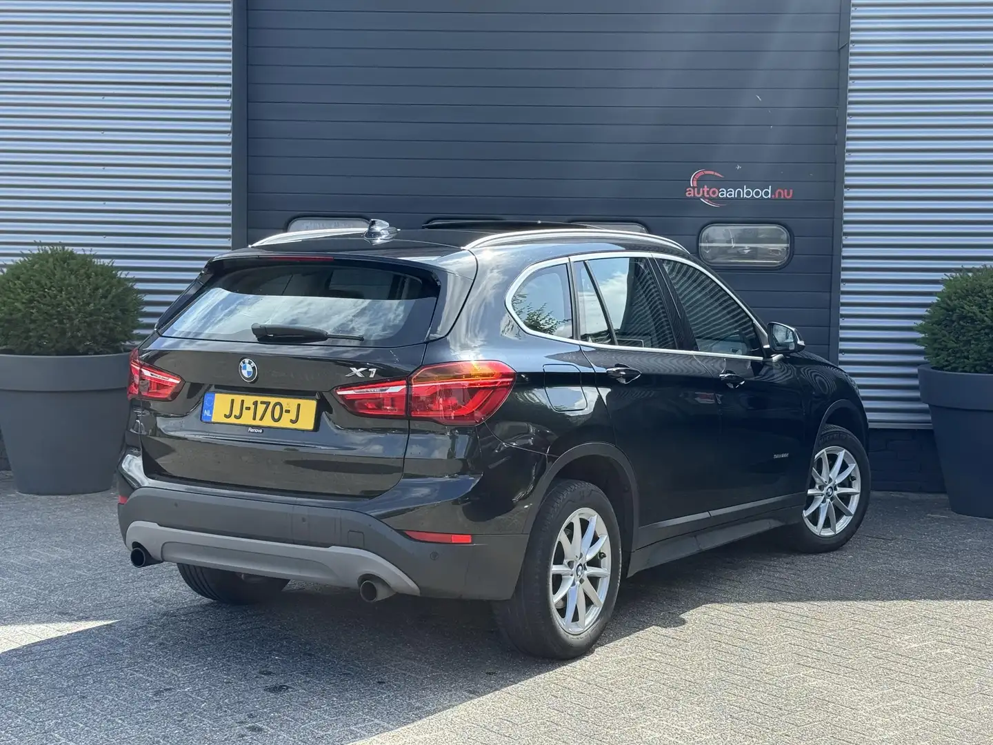 BMW X1 sDrive20i Centennial Executive | Panoramadak | Nav Zwart - 2