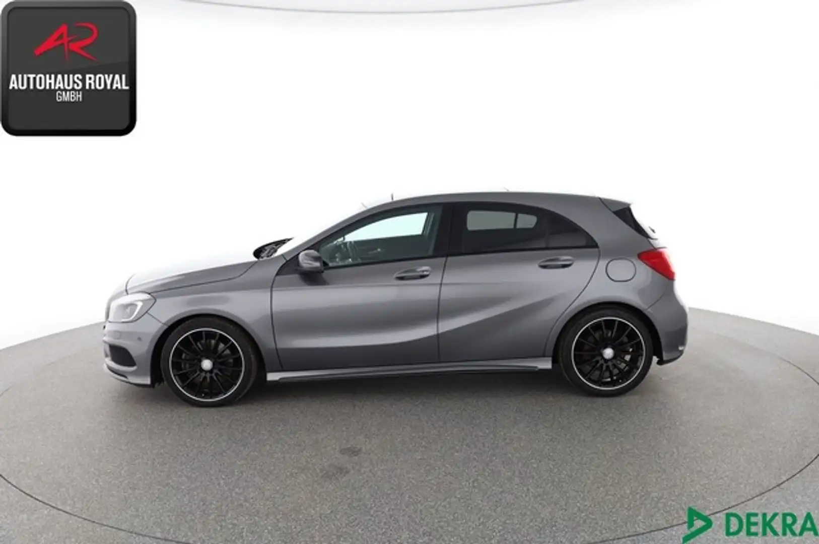 Mercedes-Benz A 250 AMG NIGHT COMAND,HARMAN/KARDON,SCHECKHEFT Gris - 2