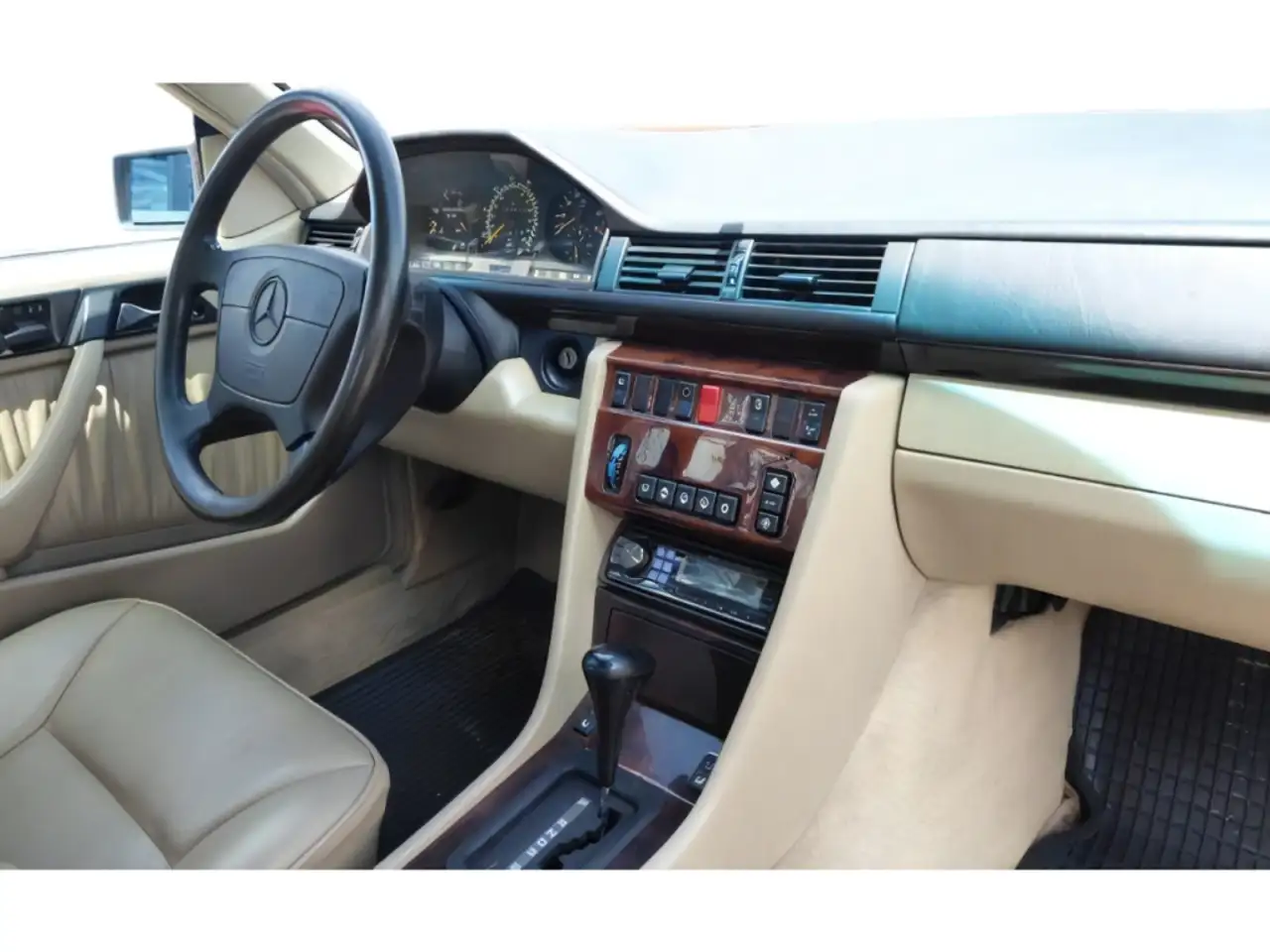 Mercedes-Benz E 320 Cabrio Automatik Sitzheizung Leder 4-Sitze, foto 3