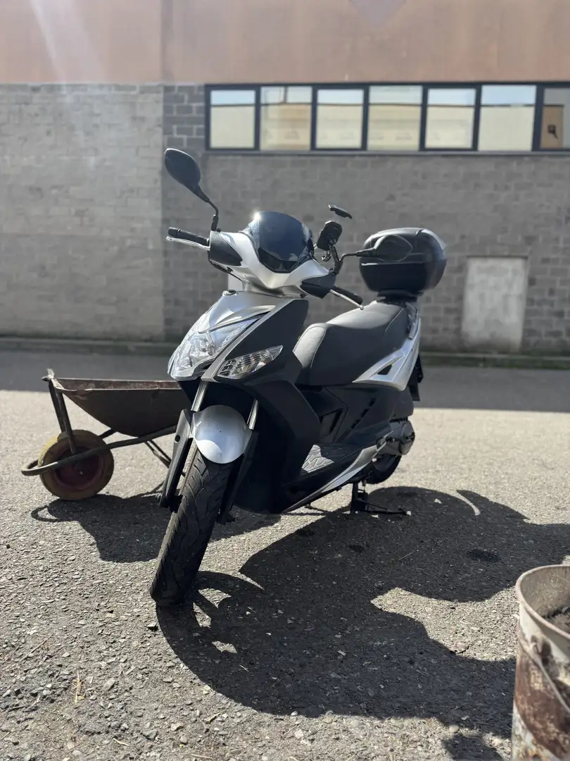 Kymco Agility 125 16+ srebrna - 1