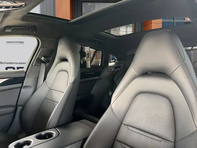Porsche Panamera view 4