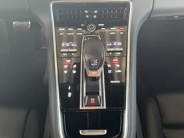Porsche Panamera view 8