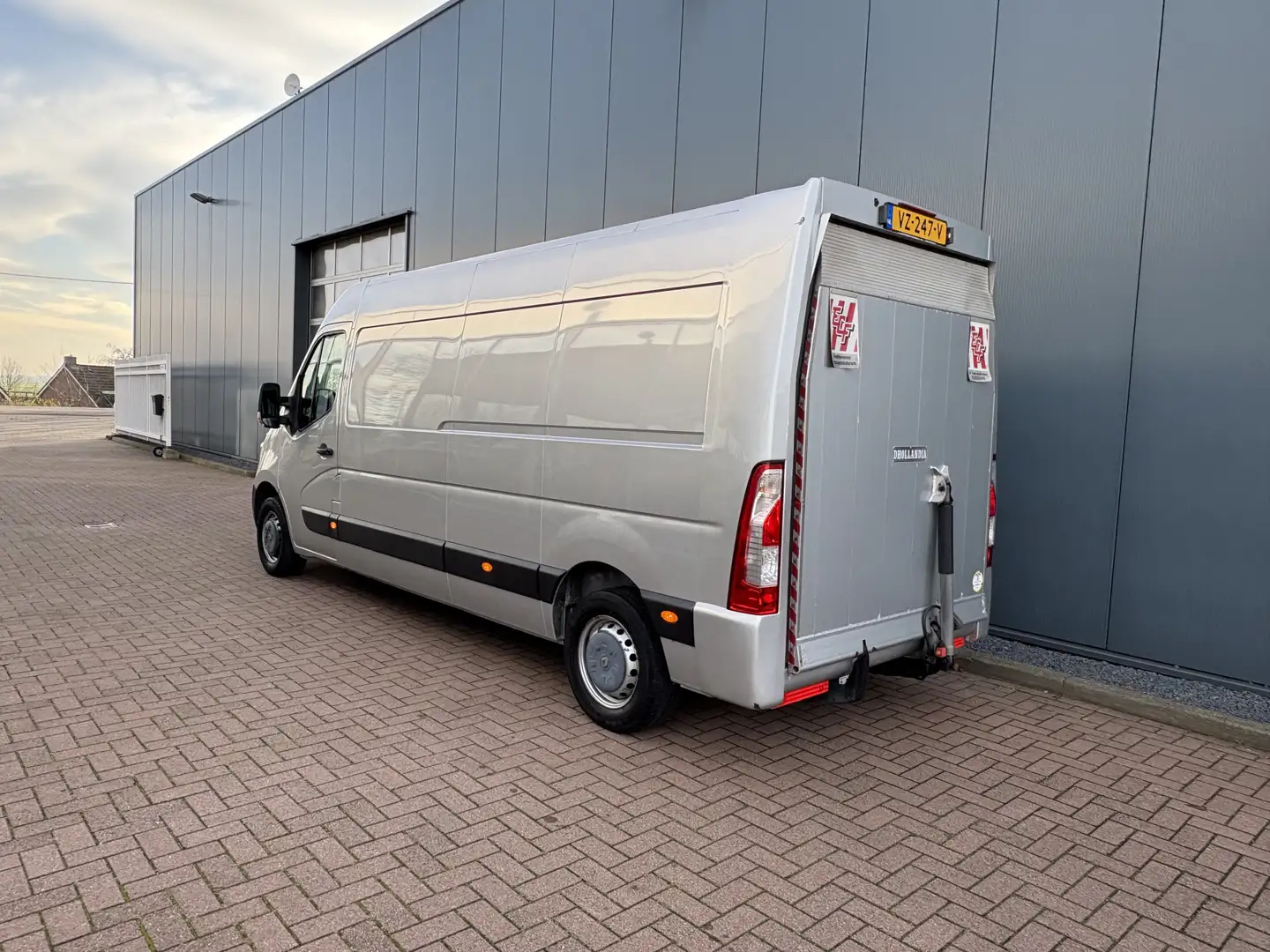 Renault Master T35 2.3 dCi 125pk L3H2 Laadklep 1555KG LAADGEWICHT Gris - 2