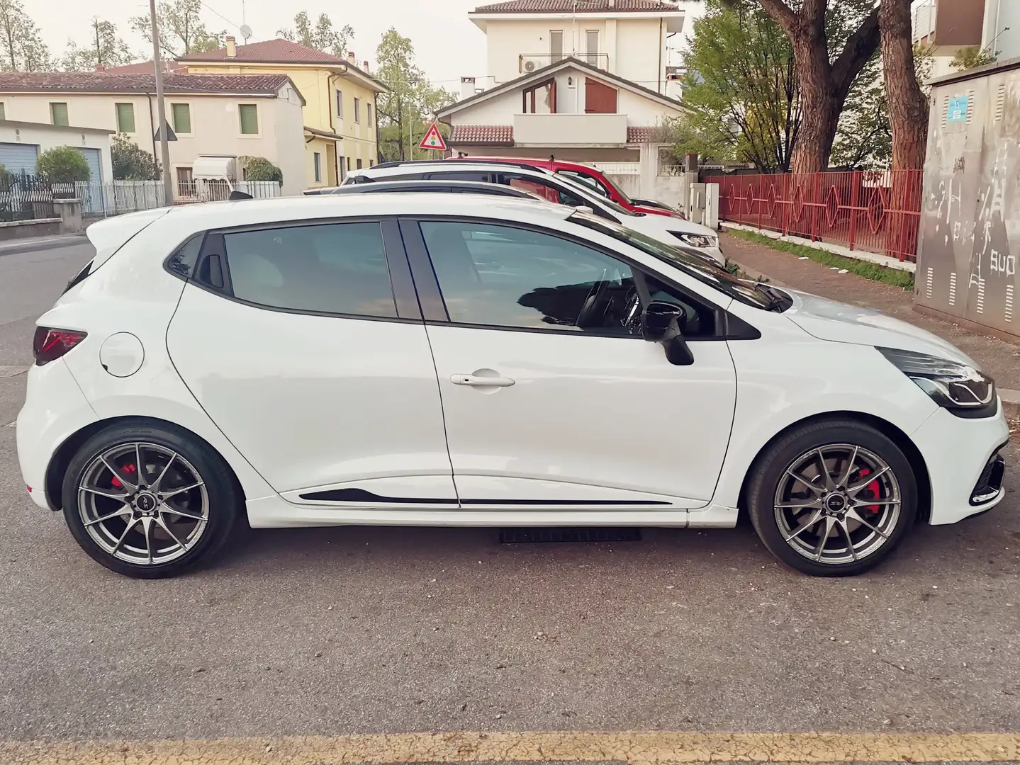 Renault Clio Clio IV 2012 5p 1.6 16v RS 200cv edc Beyaz - 2