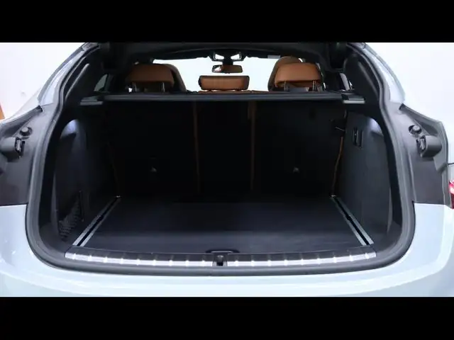 BMW X4 view 8