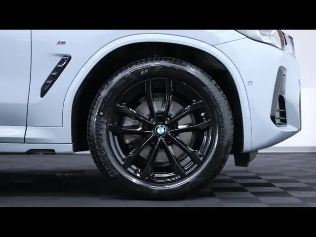 BMW X4 view 11