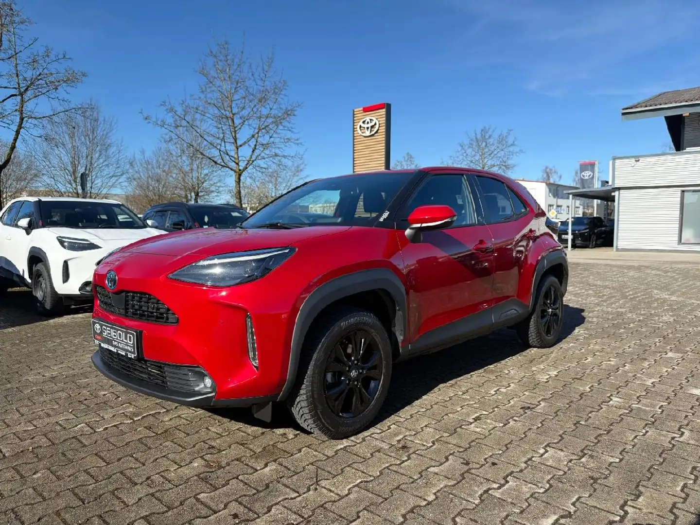 Toyota Yaris Cross Hybrid Team D *Nichtraucherfahrzeug! Rot - 2