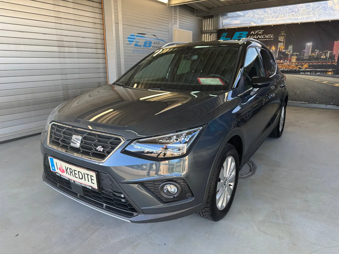 SEAT Arona 1,0 Eco TGI FR Grijs - 2