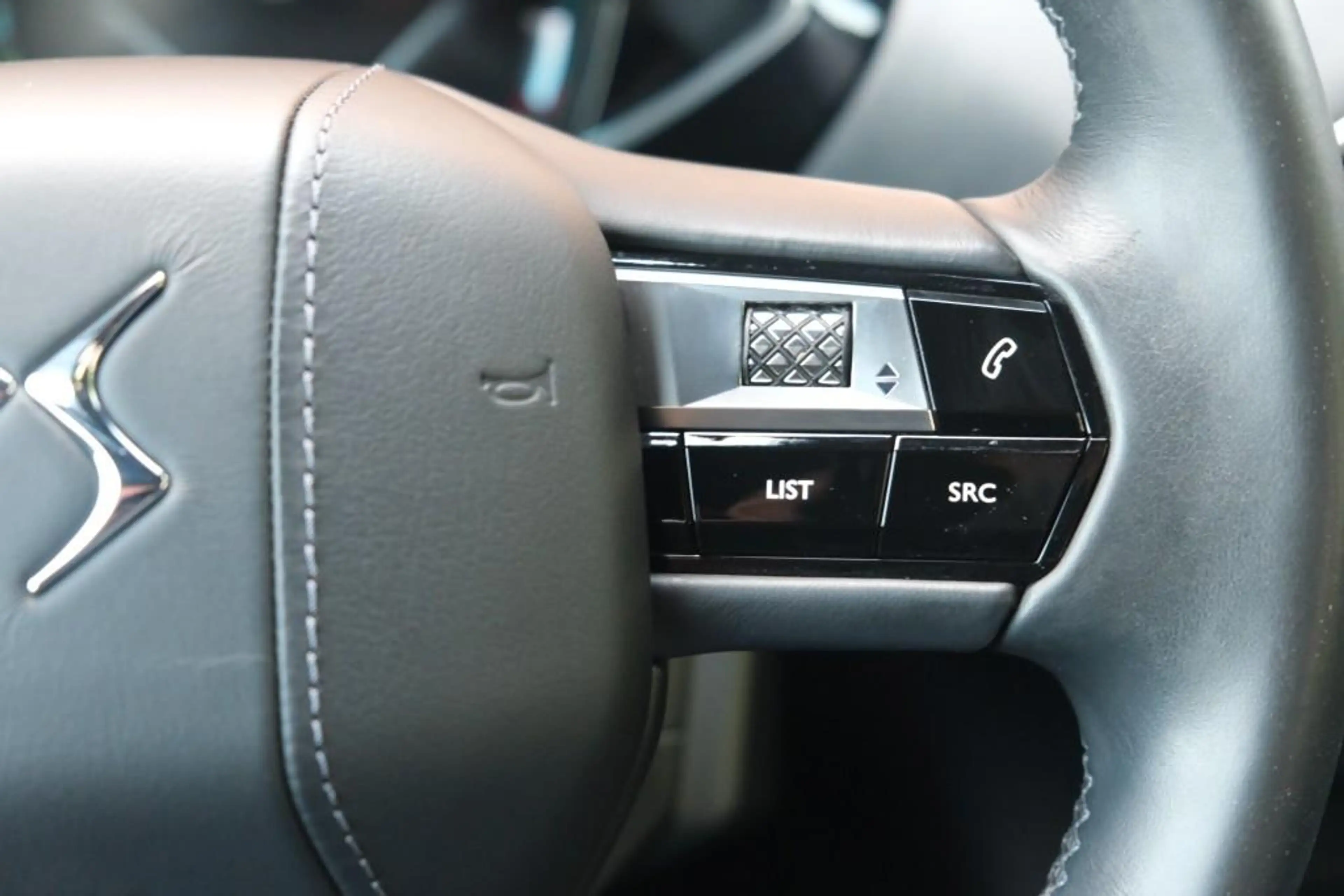 DS Automobiles DS 3 Crossback E-Tense 50 kWh La Premiere | SOH 87% | Navi | App — photo 9