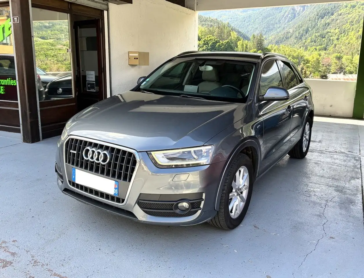 Audi Q3 2.0 TDI 177 AMBITION LUXE QUATTRO STRONI
