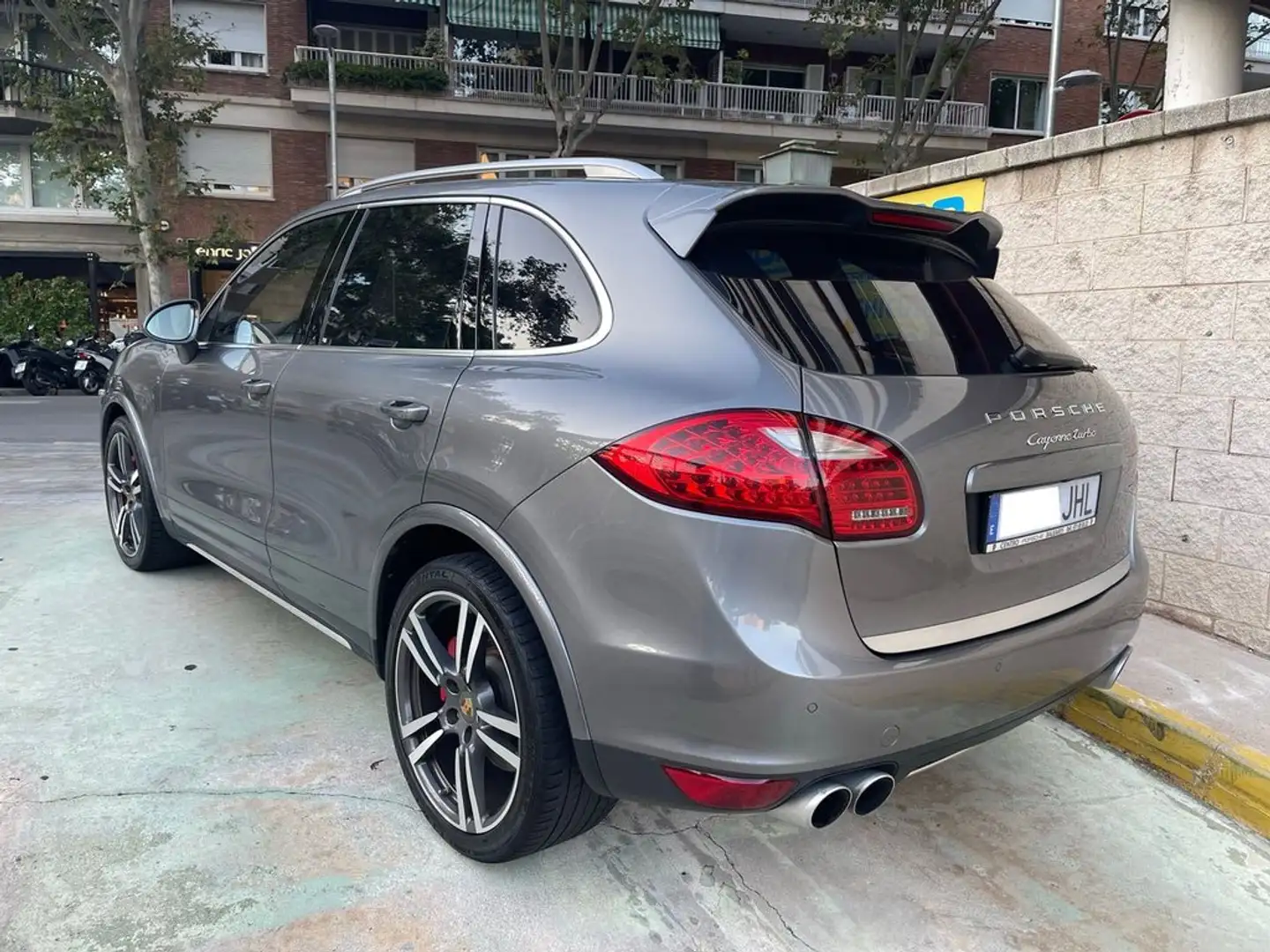 Porsche Cayenne TURBO 4.8 500CV Gris - 2