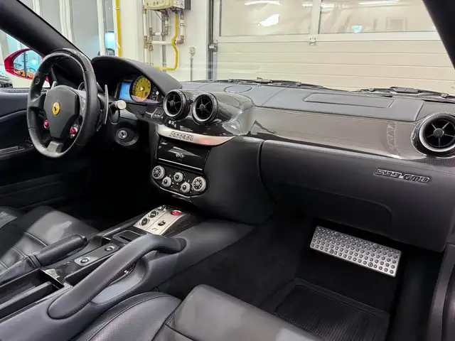 Ferrari 599 599 GTB F1 Carbon Rosso Corsa Racing Seats V12 Ansicht 28